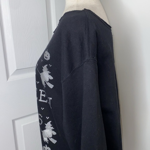 Women's Happy Halloween Witches Sloped Shoulder Sweatshirt Small - Picture 5 of 8